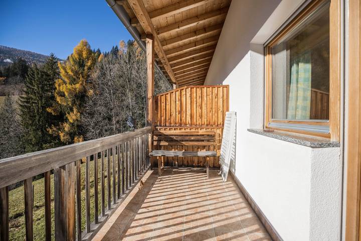 Appartamento intero, Lettnerhof - Suite Familiare con Balcone, Vista Montagna, Wi-Fi, Immersa nel Verde in Welsberg-Taisten, Dolomiti Orientali