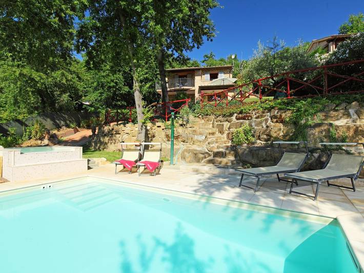 Villa per 5 persone, con Balcone e Idromassaggio nonché Terrazza e Giardino a Magione