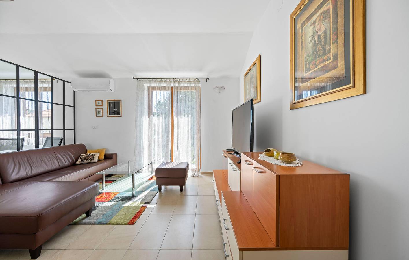 Ganze Ferienwohnung, Urlaub am Meer: Gemütliche Ferienwohnung mit Terrasse, WLAN und Parkplatz in Općina Murter-Kornati, Murter