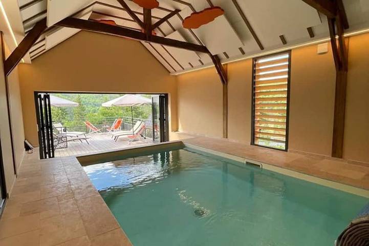 Gîte pour 14 personnes, avec Terrasse ainsi que Jardin et Sauna