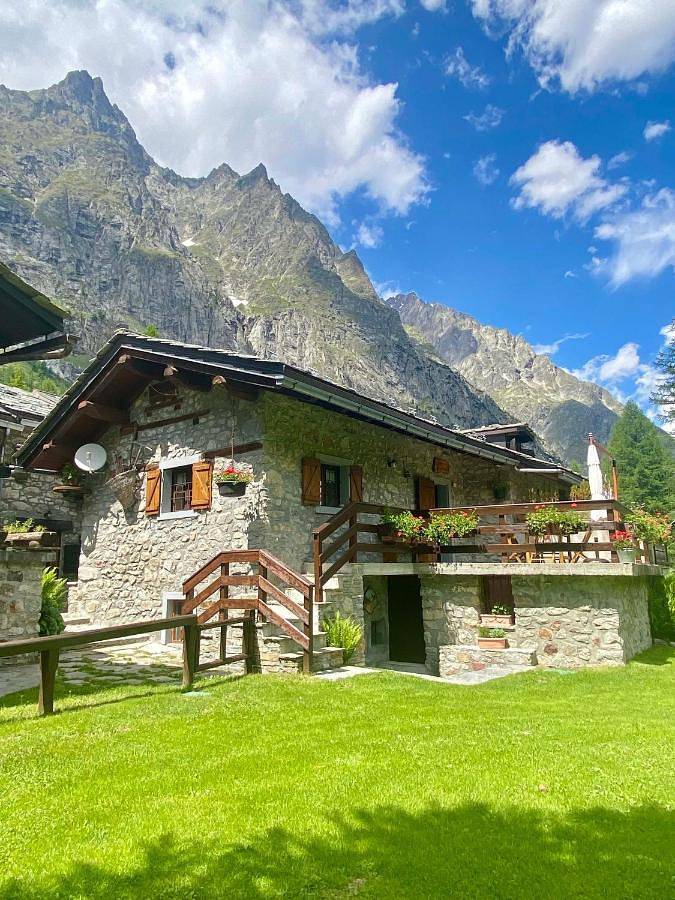 Chalet per 4 persone, con Terrazza e Giardino nonché Panorama a Courmayeur
