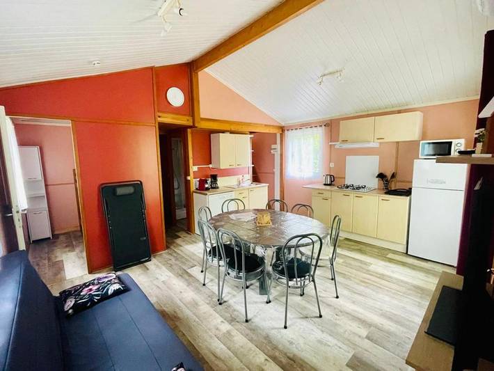 Location de vacances pour 8 personnes, avec terrasse et piscine, animaux acceptés à Camon - 3