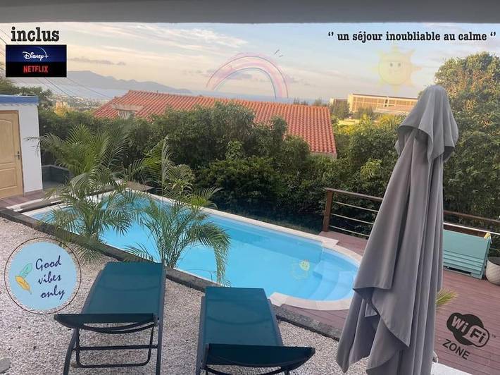 Appartement de vacances pour 4 personnes, avec vue ainsi que jardin et piscine