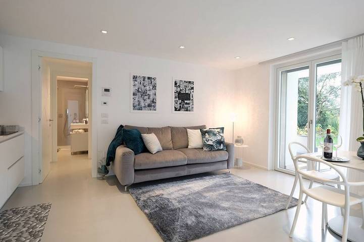 Location de vacances pour 4 personnes, avec jacuzzi et jardin ainsi que terrasse et piscine à Vérone