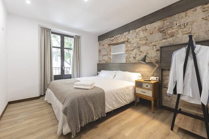 Ganze Wohnung, Bravissimo Rambla Eiffel 1, 2 Schlafzimmer, im Zentrum mit Blick auf den Fluss in Girona, Gironès