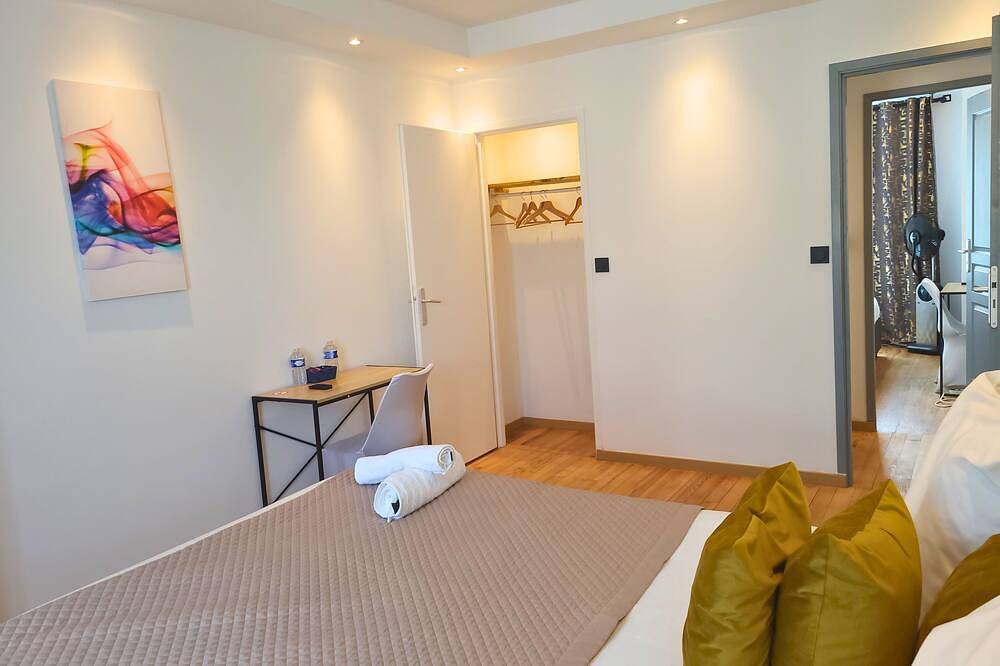 Apartamento entero, 🏡 Evreux Central Lodge - Netflix - Wifi Fiber - Near train station & city center in Évreux, Región de Évreux