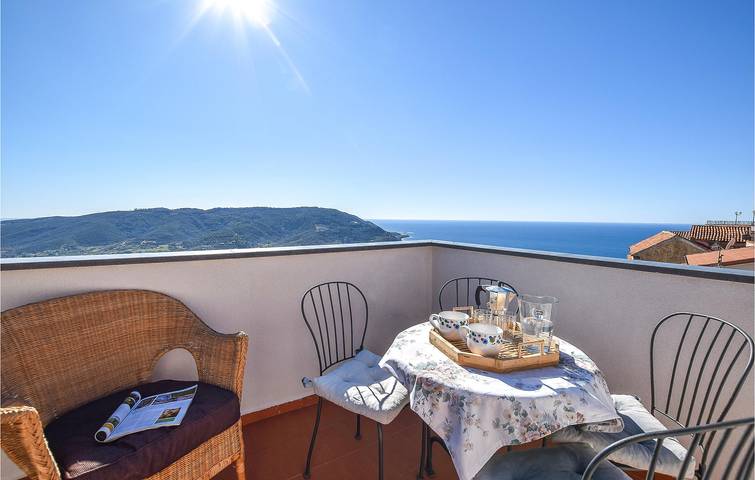 Appartement de vacances entier, Appartement confortable avec vue sur l'eau à 1,5 km de la plage in Castellabate, Cilento Coast