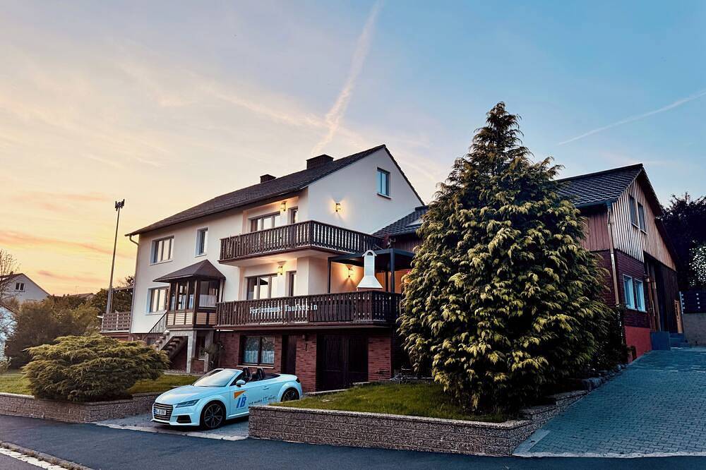 Familienparadies mit Spielzimmer, Garten, Terrasse mit Grill  & Whirlpool in Herbstein, Vogelsberg Region