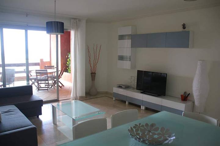 Ganze Wohnung, Beautiful apartment with large terrace & sea view in Playa de la Arenita (Arona), Arona