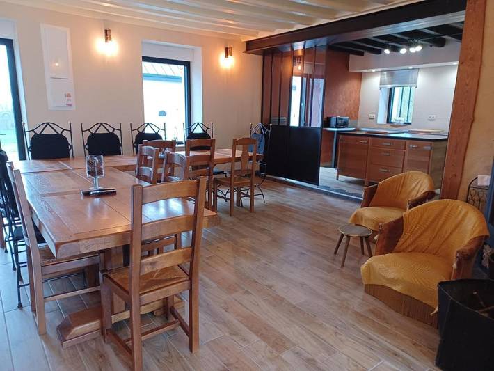 Location de vacances pour 15 personnes, avec terrasse et jardin à Savigné-l'Évêque