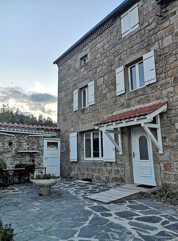 Gîte pour 10 personnes, avec terrasse à Marlhes - 3