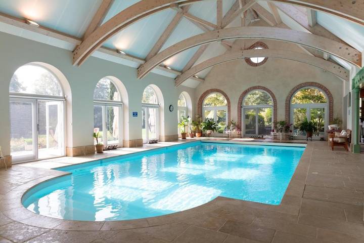 Gîte pour 2 personnes, avec piscine et vue ainsi que jardin et sauna à Saint-Germain-du-Plain - 4