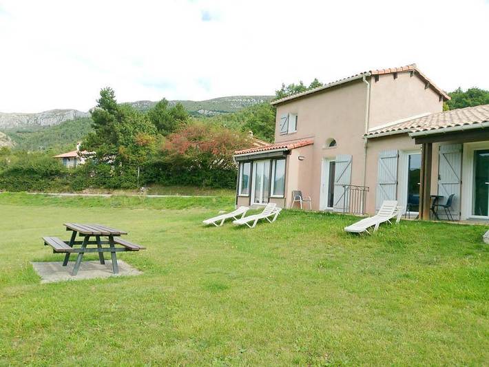 Gîte pour 4 personnes, avec vue ainsi que terrasse et jardin