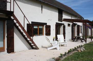 Gîte pour 4 personnes, avec piscine ainsi que jardin et vue, animaux acceptés à Fours
