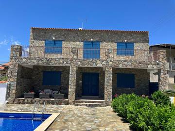 Gîte pour 8 personnes, avec piscine et balcon dans Ora