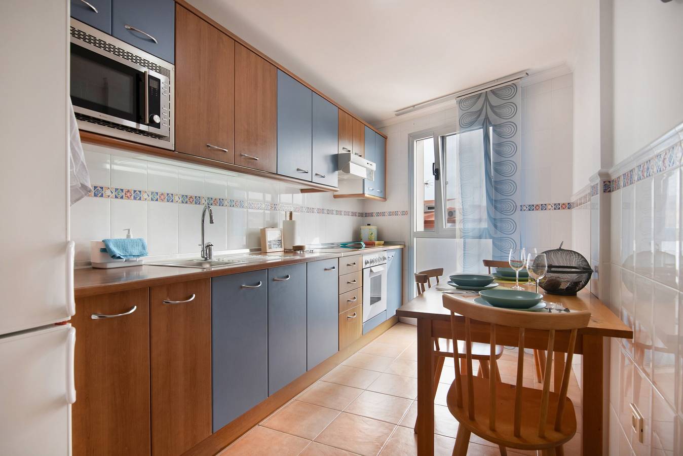Apartamento entero, Apartamento de vacaciones 'Ap Jarea Playa Sardina' con piscina compartida, balcón y Wi-Fi in Sardina del Norte, Gáldar