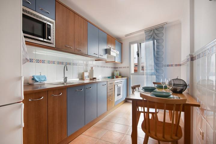 Apartamento inteiro, Apartamento de férias 'Ap Jarea Playa Sardina' com piscina partilhada, varanda e Wi-Fi in Sardina del Norte, Gáldar