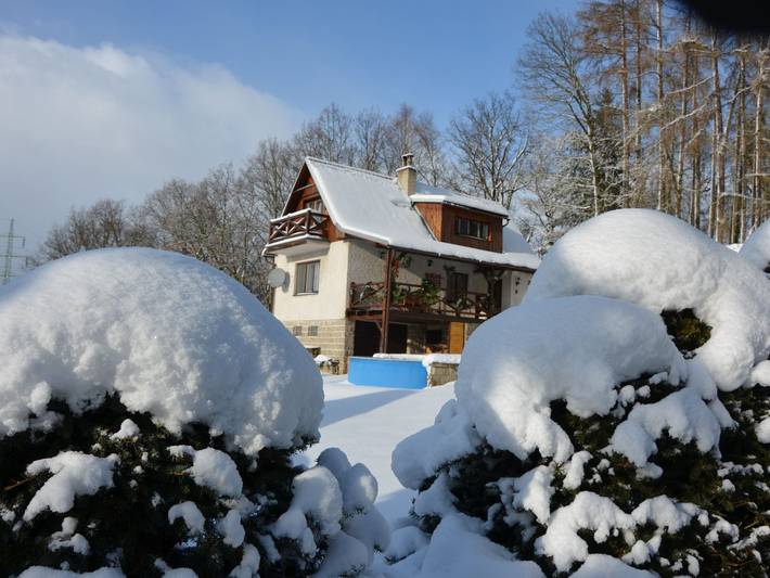 Vakantiehuis voor 7 personen, with Balkon and Terras as well as Zwembad in Noord-Bohemen