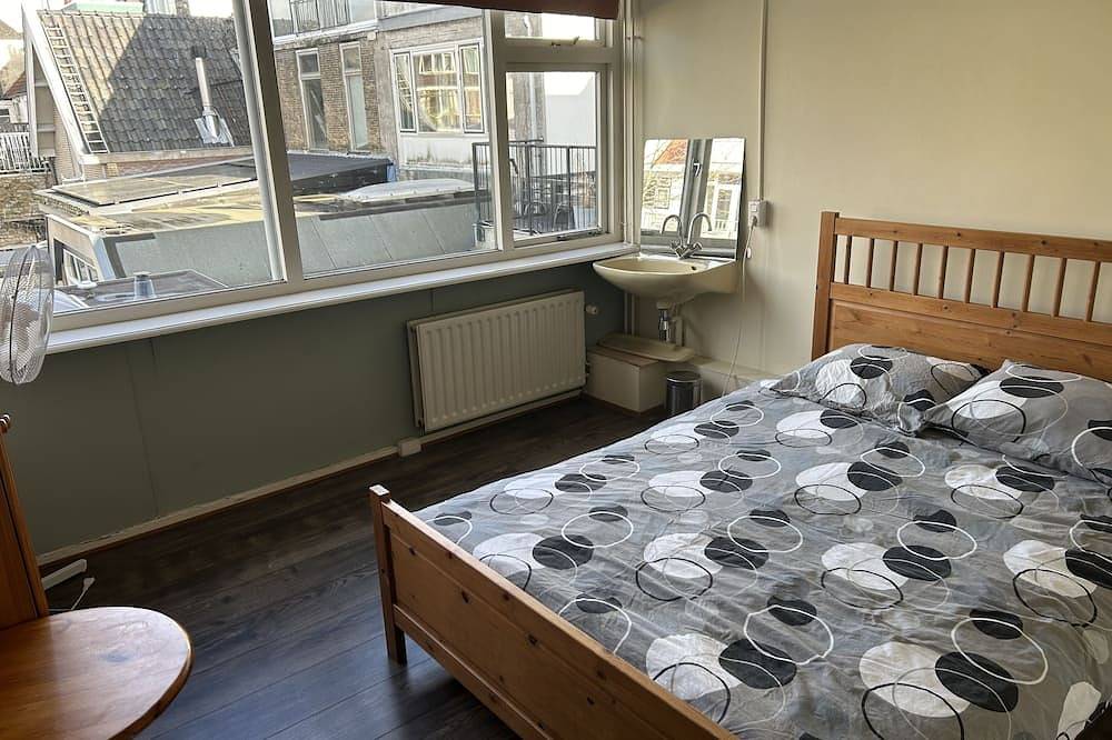 2 Bedroom Central House - Delft - close to train station and center in Delft, Stadsgewest Haaglanden