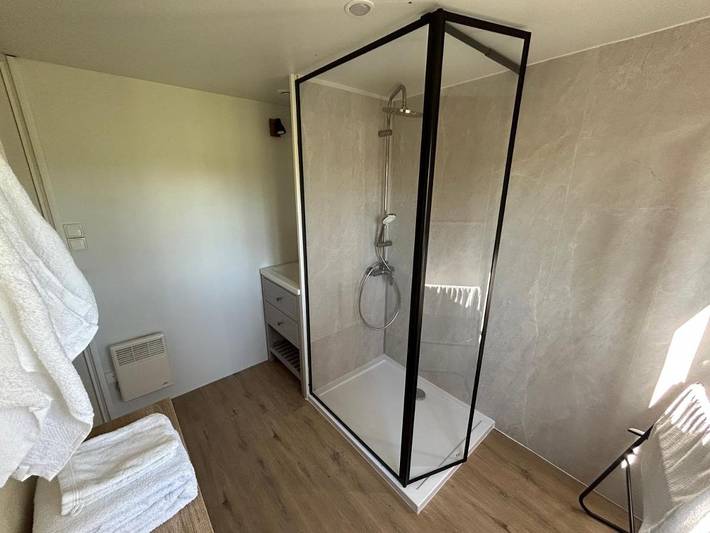 Location de vacances pour 2 personnes, avec jardin ainsi que vue et terrasse, animaux acceptés à Gavaudun - 4