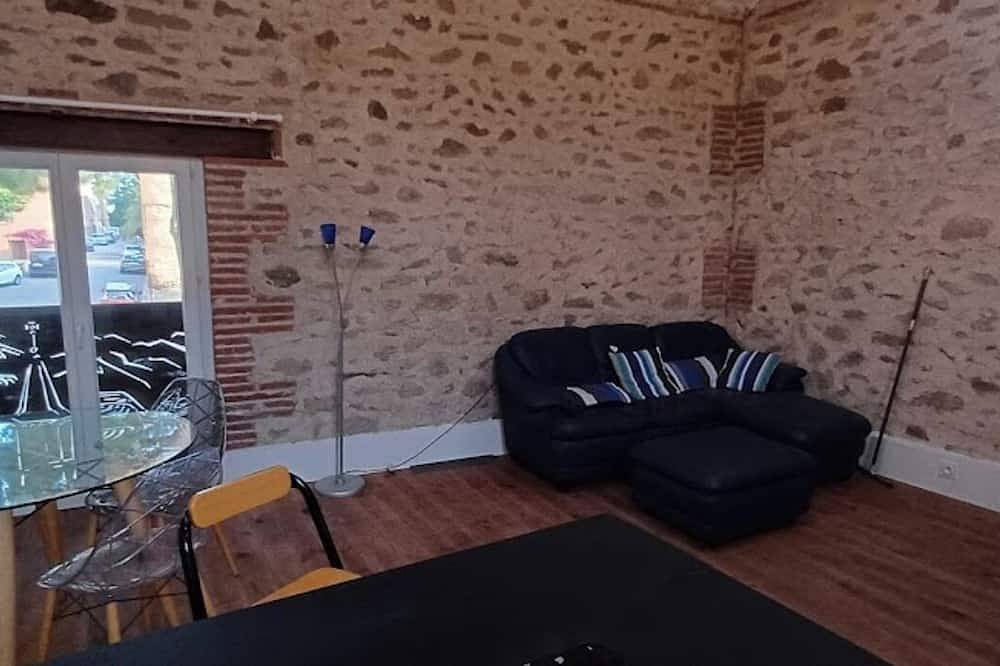 Appartement entier, Confortable studio indépendant de 80 m2, à 10 minutes de la mer. in Corneilla-del-Vercol, Côte d'Améthyste