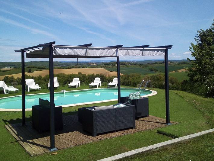 Location de vacances pour 4 personnes, avec piscine et jardin à Villautou