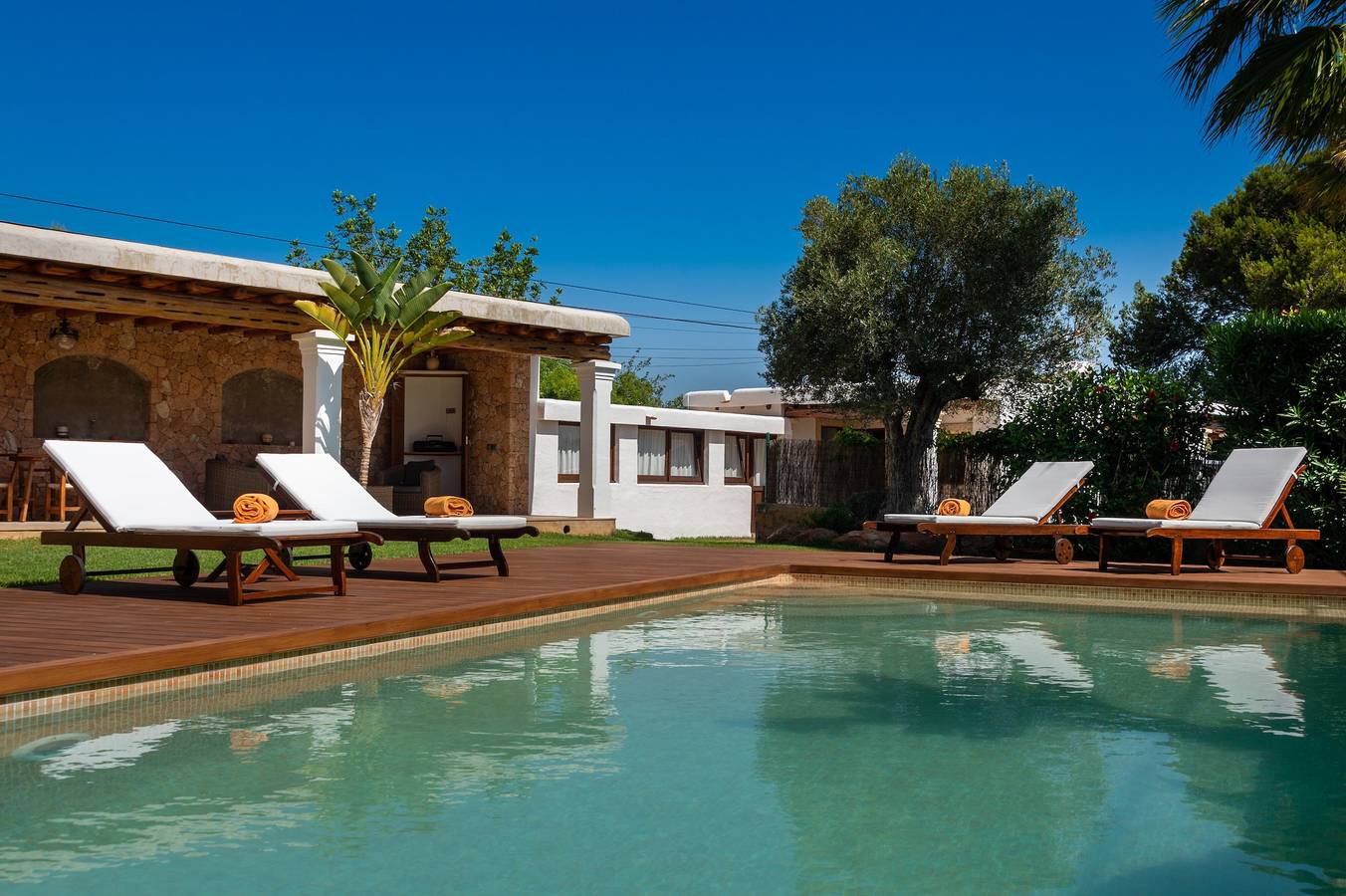 Betoverende Villa "Casa Es Pins" met zwembad, terras, airconditioning & Wi-Fi in Sa Rota d'en Pere Cardona, Santa Eulària des Riu