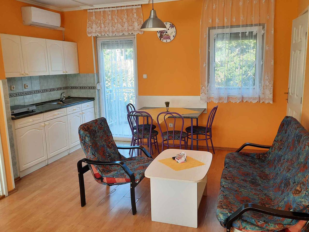 Ganze Ferienwohnung, Ferienwohnung in ruhiger Strasse in der Nähe vom Stadtzentrum  in Siofok, Siófok und Umgebung