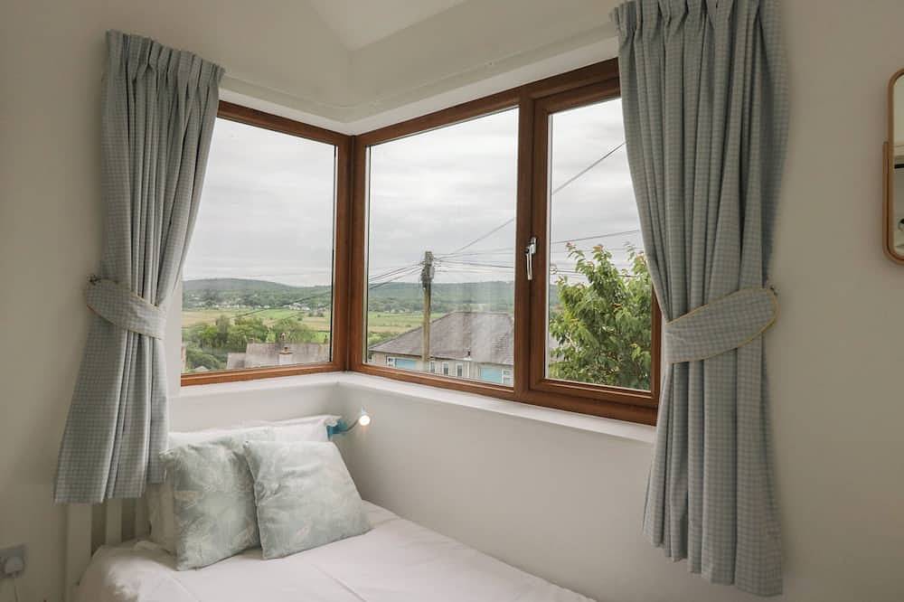 Langtree, pet friendly, with open fire in Arnside in Arnside, Cumbria