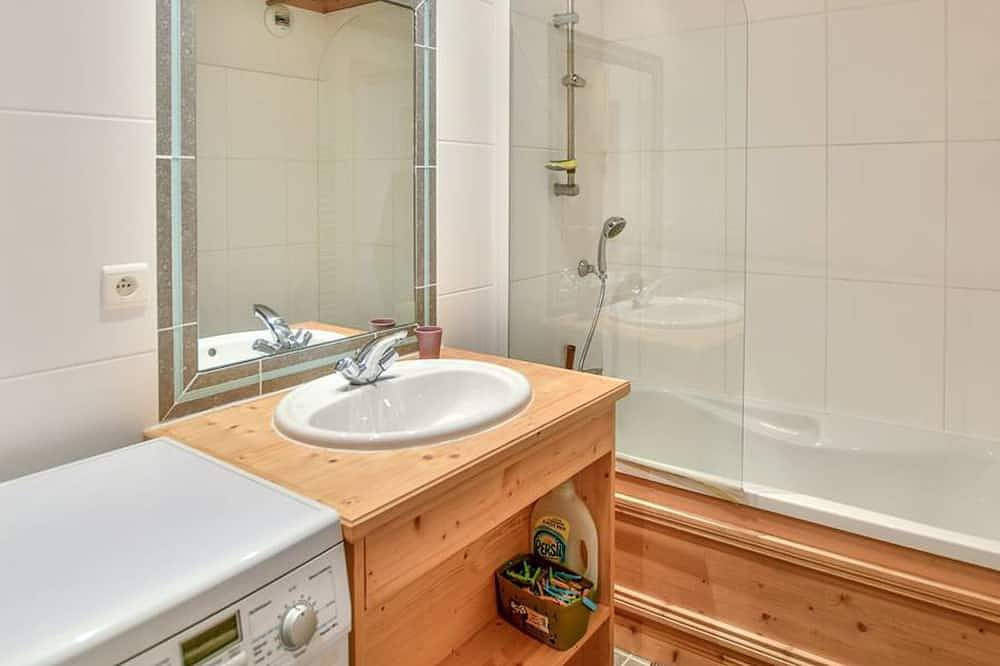 Entire apartment, Lovely 2-bedroom apartment, sunny terrace, close to slopes in Chinaillon in Le Grand-Bornand, Annecy region