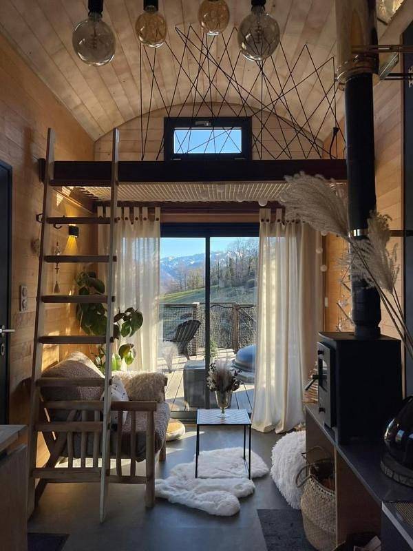 Location de vacances pour 3 personnes, avec terrasse et vue ainsi que piscine et jardin à Seix - 3