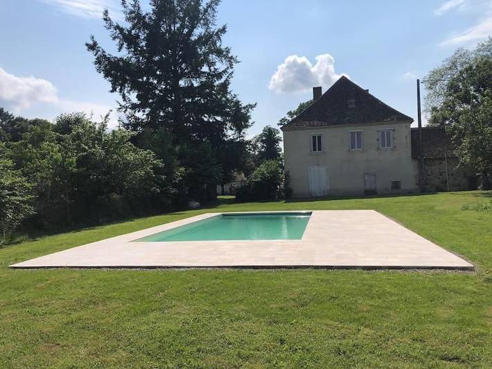Location de vacances pour 7 personnes, avec terrasse et piscine à La Porcherie - 2
