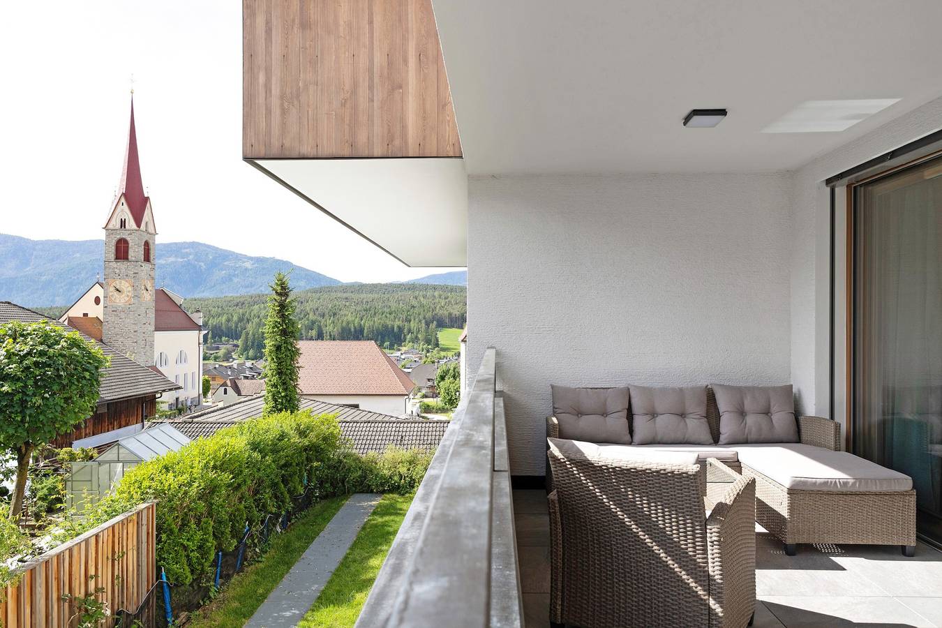 Ganze Wohnung, Ferienwohnung 'Sonnlicht' mit Bergblick, privater Terrasse und Wi-Fi in Pfalzen, Dolomiti Superski