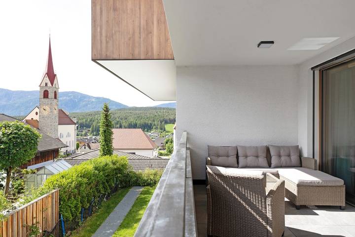 Ganze Wohnung, Ferienwohnung 'Sonnlicht' mit Bergblick, privater Terrasse und Wi-Fi in Pfalzen, Dolomiti Superski