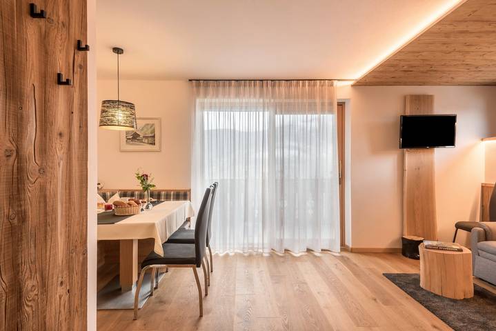 Entire apartment, Apartment "Talblick" with Mountain View, Wi-Fi, Balcony and Garden in Albions, Lajen