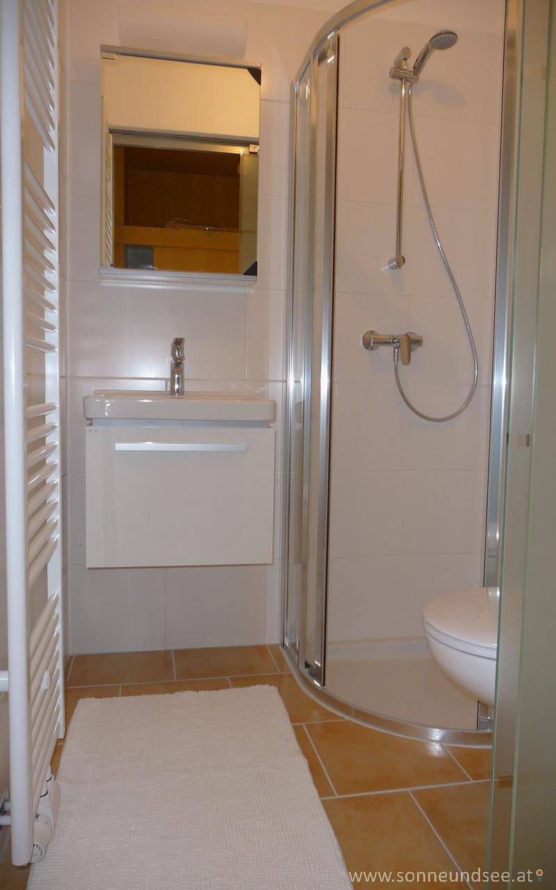 Ganze Ferienwohnung, Zimmer 6 für 2 Personen mit  Bad und Balkon in Bodensdorf, Gerlitzen