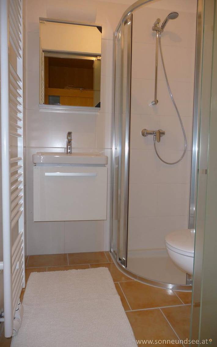 Ganze Ferienwohnung, Zimmer 6 für 2 Personen mit  Bad und Balkon in Bodensdorf, Gerlitzen