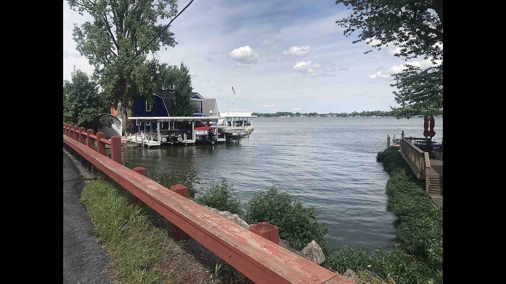 • Waddle Inn • Luxus Cottage auf Tecumseh Island! Rundes Offenes Jahr in Stokes Township, Indian Lake