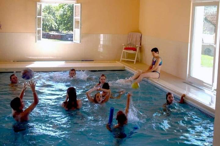 Gîte pour 6 personnes, avec piscine et jardin