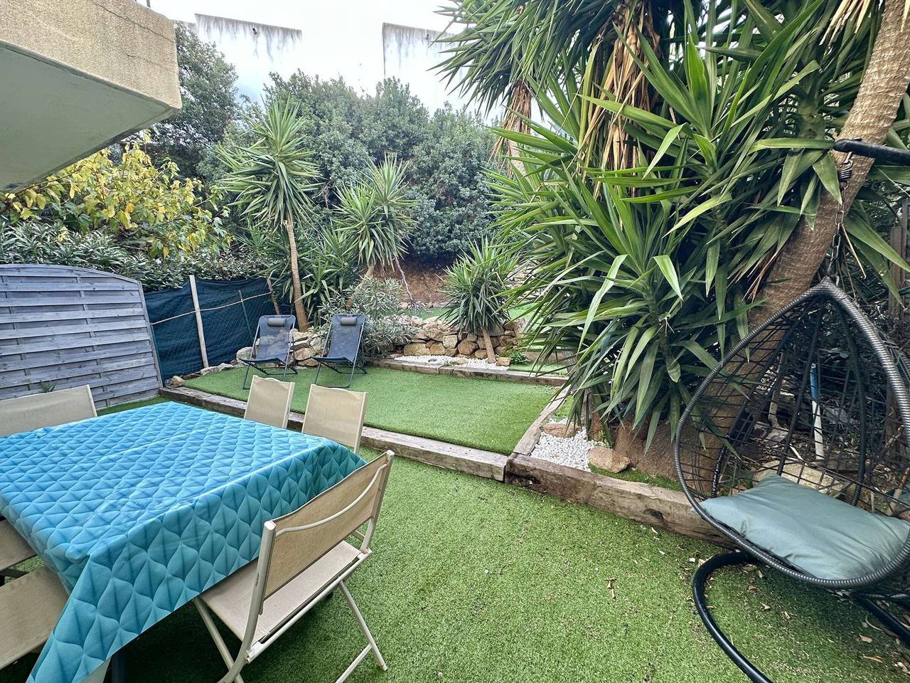 Entire apartment, Apartment with Terrace, Parking, and 2 Bedrooms - 2 km from Beach in L'Île-Rousse, Calvi region