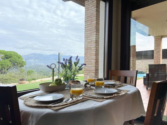 Apartamento para 12 personas, con Jacuzzi y Terraza además de Jardín y Piscina en Jaraíz de la Vera