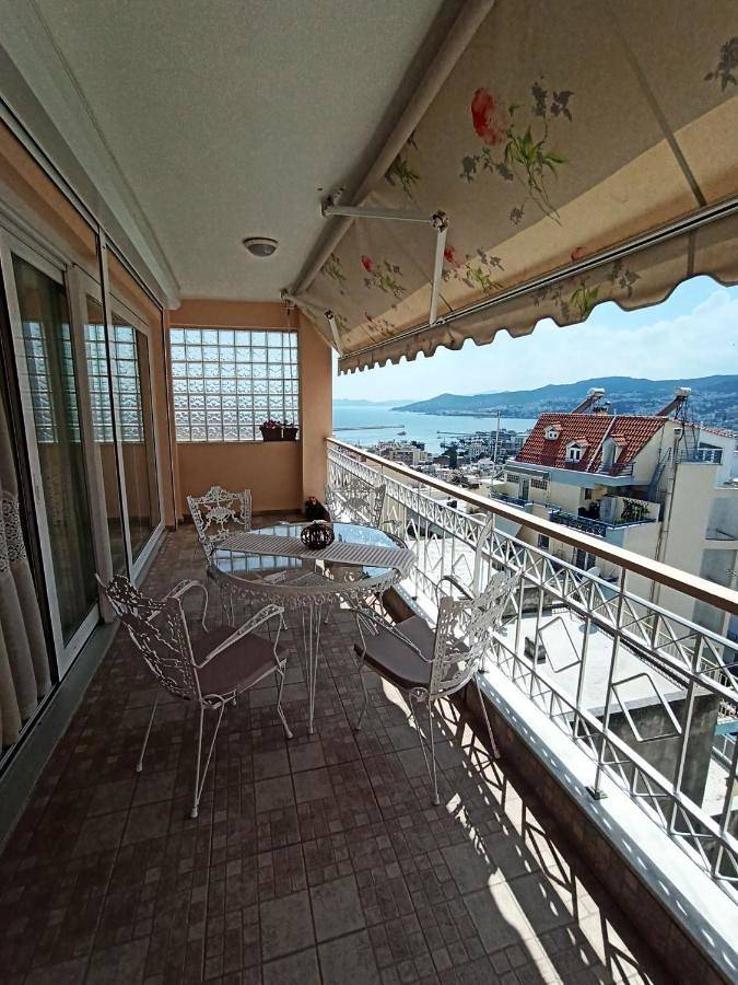 Gîte pour 10 personnes, avec Balcon ainsi que Terrasse et Vue à Kavala