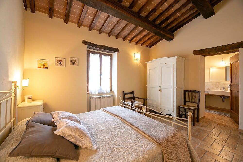 Villa I due Casali with private swimming pool surrounded by a splendid panorama in Umbertide, Valtiberina