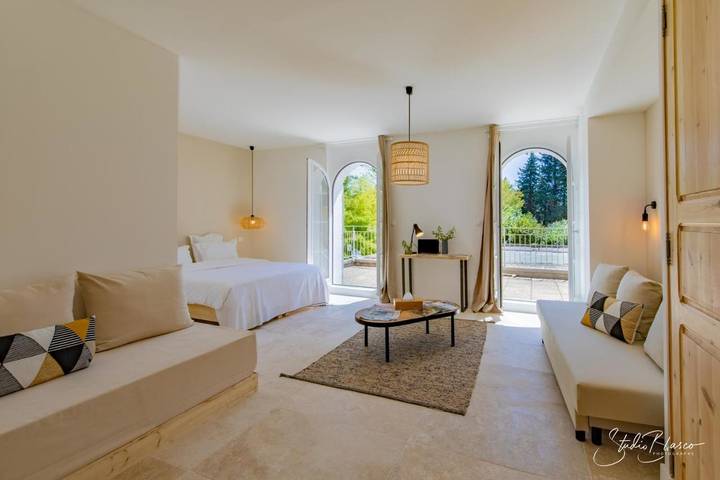 Hôtel pour 2 personnes, avec vue ainsi que piscine et jardin, animaux acceptés à Althen-des-Paluds - 4