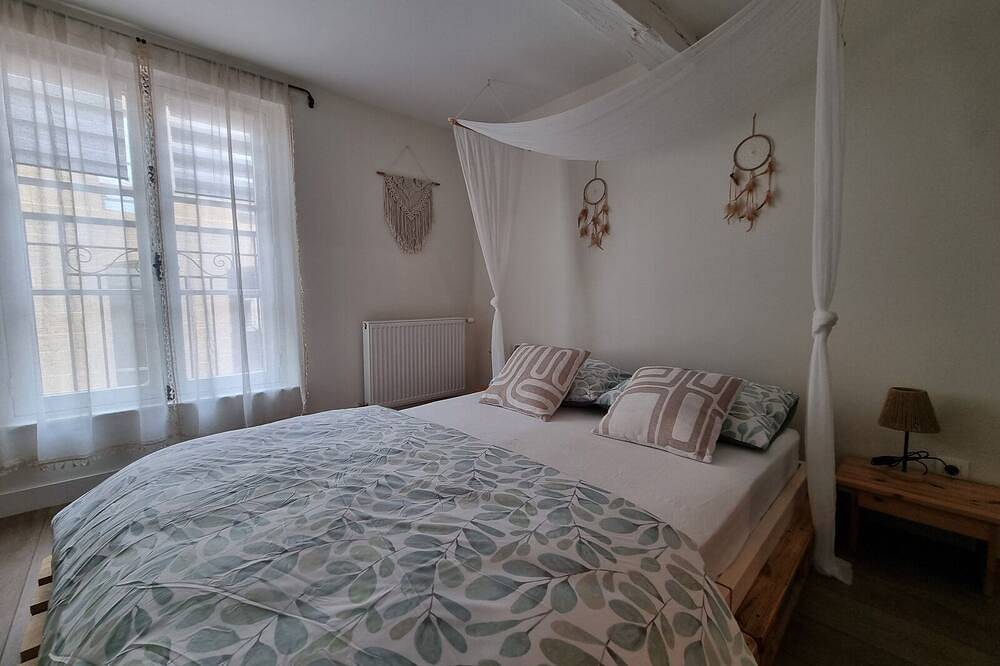 Entire apartment, Magnificent Bali Bohemian Triplex at the foot of the Château in Sedan, ideal for 2 couples in Sedan, Ardennes