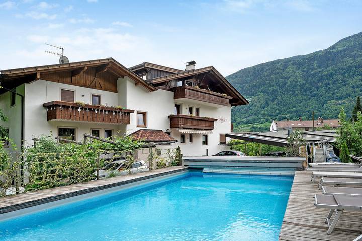 Appartamento per 2 persone, con Balcone e Idromassaggio nonché Giardino a Lagundo