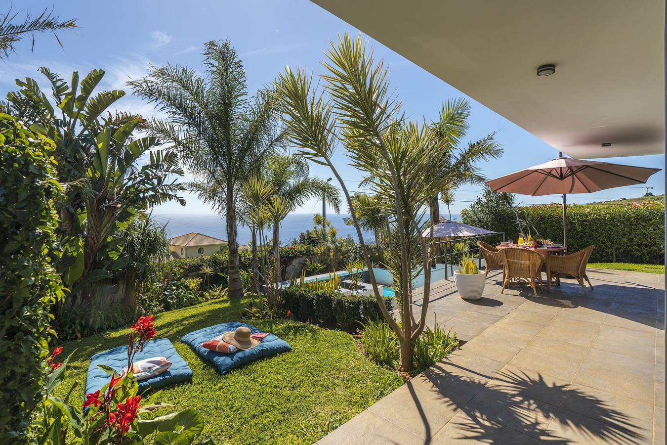 Pool, Garten und Meerblick - Villa Hibiscus in Estreito da Calheta, Madeira