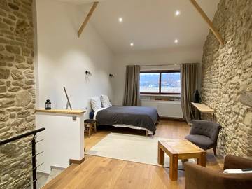 Gîte pour 4 personnes, avec terrasse et piscine ainsi que sauna et jardin à Saint-Lattier