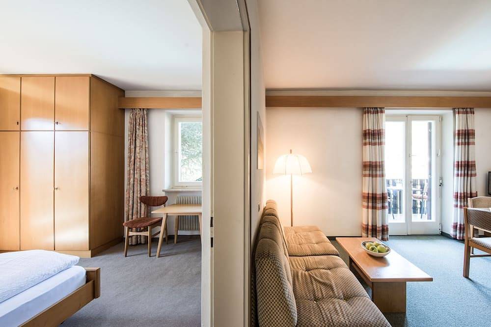 Ganze Wohnung, Apartments Obermayr: Ferienwohnung mit Freibad & Hallenbad in Mitterlana, Lana