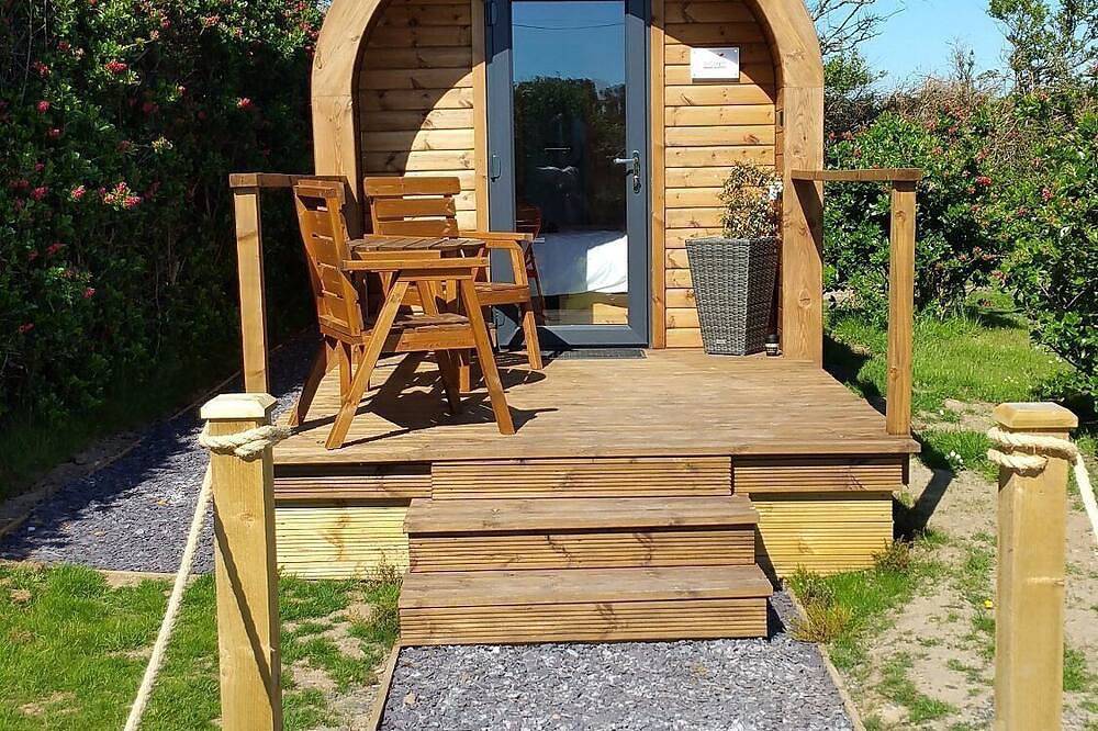 Coastal Retreat Pod with Bathroom in Isle of Anglesey